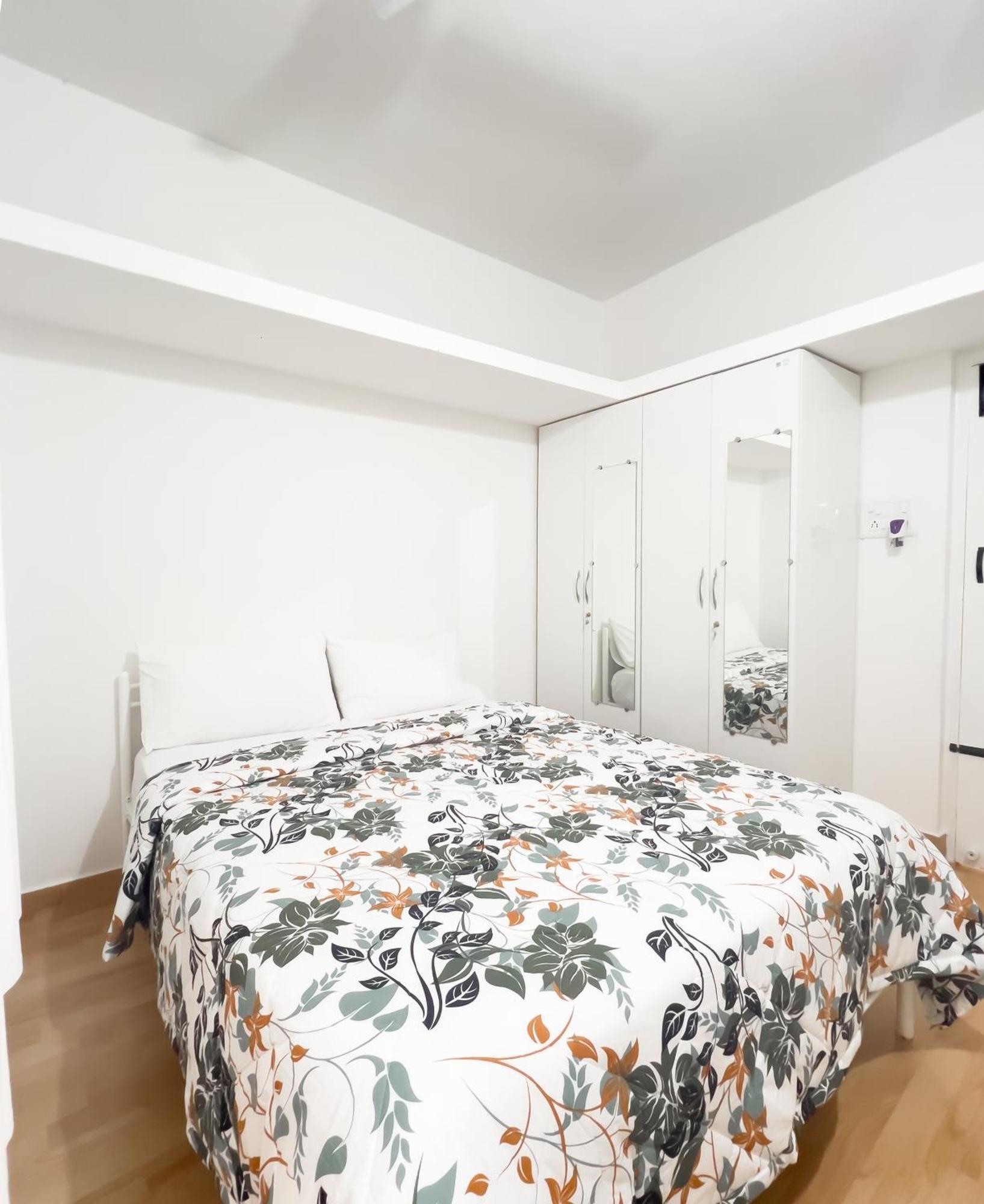 The Pinnacle - Electronic Apartment *